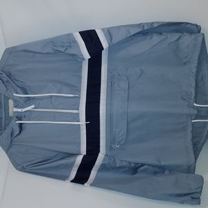 Women's lightweight pull over wind breaker. Size M